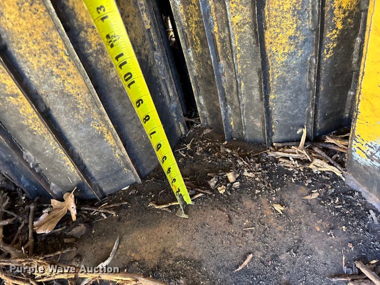 image for item EO4069 Vermeer 1250 wood chipper