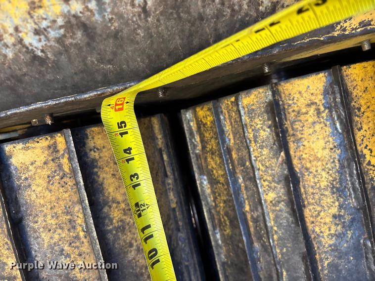 image for item EO4069 Vermeer 1250 wood chipper