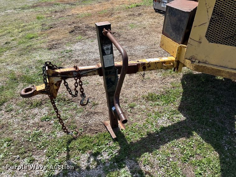 image for item EO4069 Vermeer 1250 wood chipper