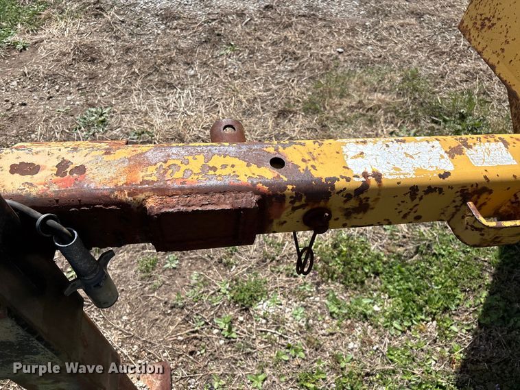 image for item EO4069 Vermeer 1250 wood chipper