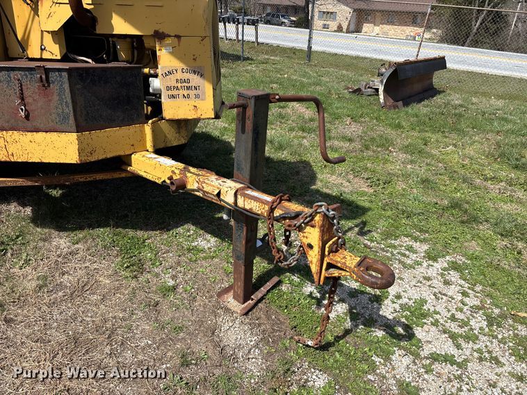 image for item EO4069 Vermeer 1250 wood chipper