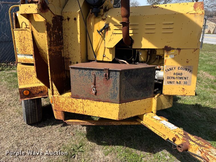 image for item EO4069 Vermeer 1250 wood chipper