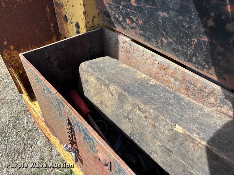 image for item EO4069 Vermeer 1250 wood chipper