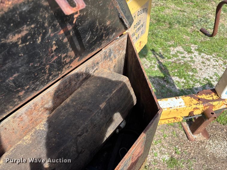 image for item EO4069 Vermeer 1250 wood chipper