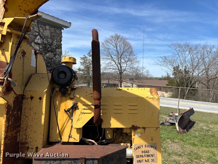 image for item EO4069 Vermeer 1250 wood chipper