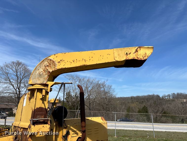 image for item EO4069 Vermeer 1250 wood chipper