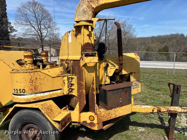 image for item EO4069 Vermeer 1250 wood chipper