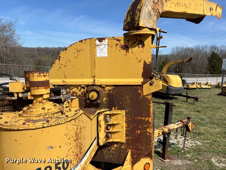 image for item EO4069 Vermeer 1250 wood chipper