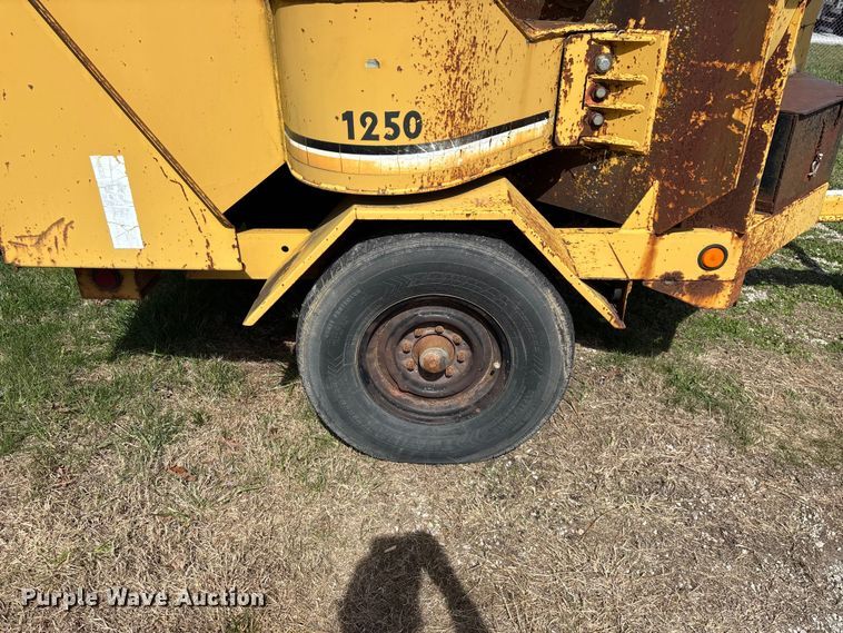 image for item EO4069 Vermeer 1250 wood chipper