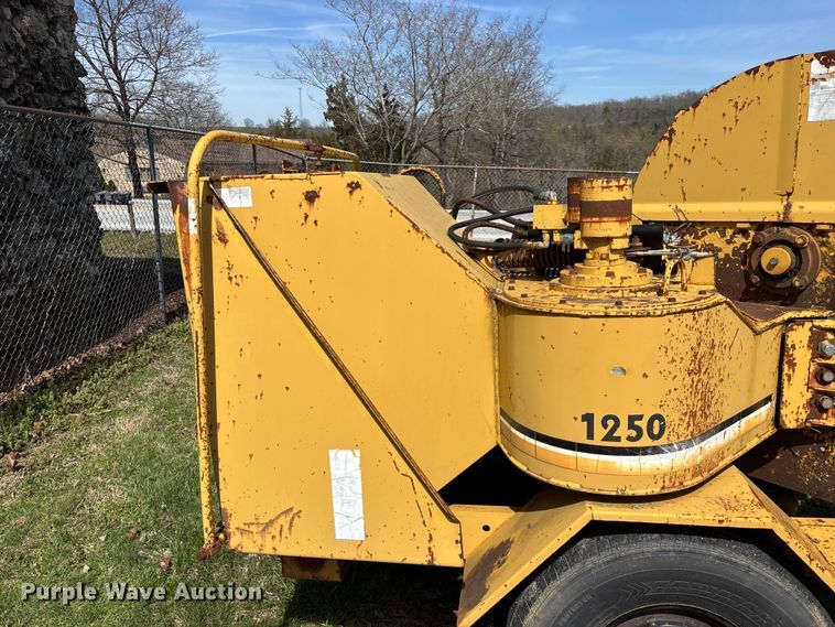 image for item EO4069 Vermeer 1250 wood chipper