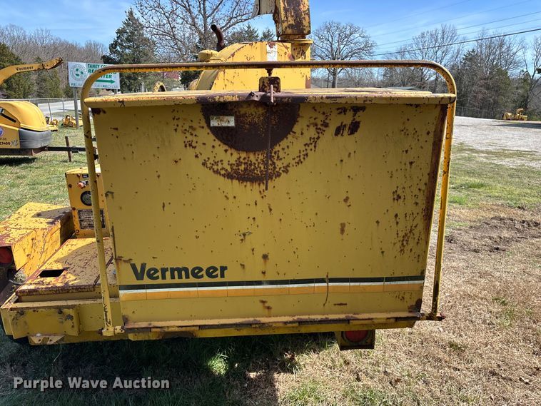 image for item EO4069 Vermeer 1250 wood chipper