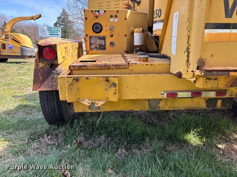 image for item EO4069 Vermeer 1250 wood chipper