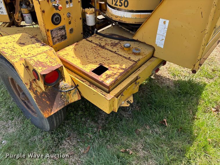 image for item EO4069 Vermeer 1250 wood chipper