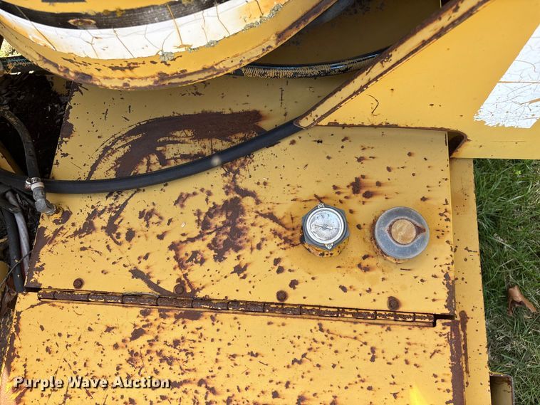 image for item EO4069 Vermeer 1250 wood chipper