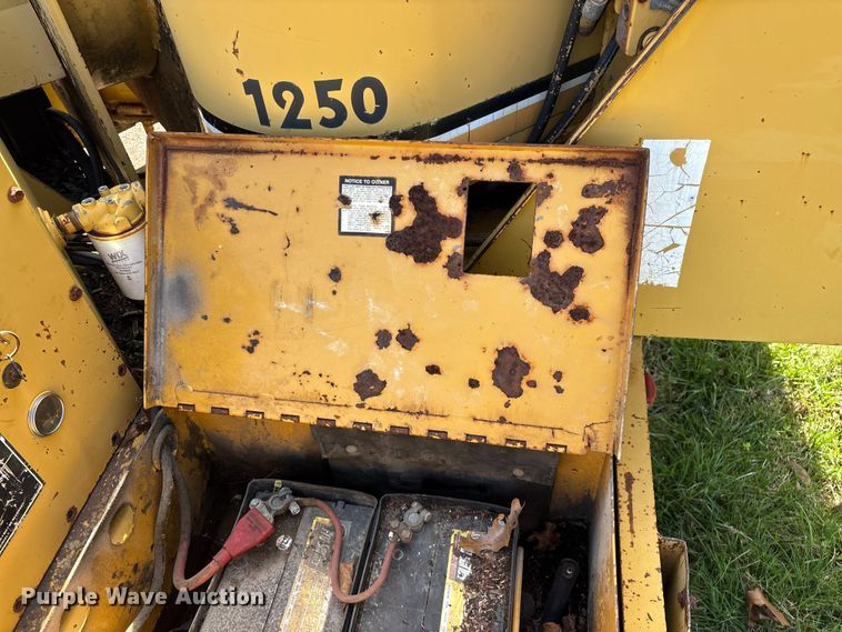 image for item EO4069 Vermeer 1250 wood chipper