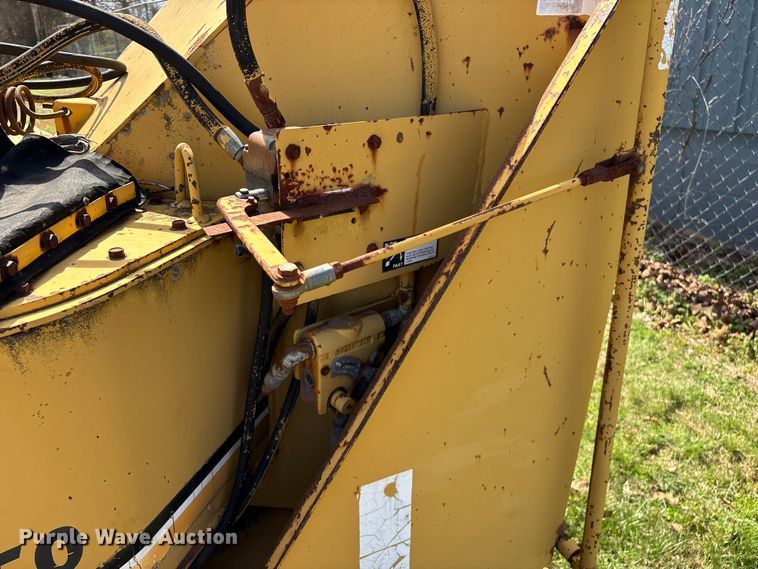 image for item EO4069 Vermeer 1250 wood chipper