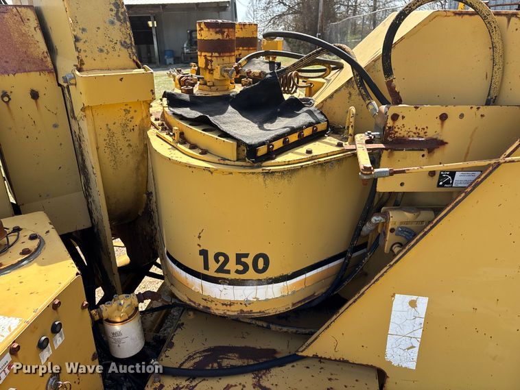 image for item EO4069 Vermeer 1250 wood chipper