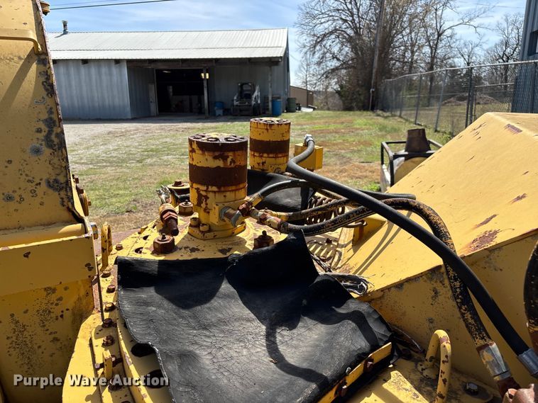 image for item EO4069 Vermeer 1250 wood chipper