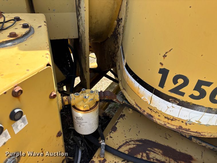 image for item EO4069 Vermeer 1250 wood chipper