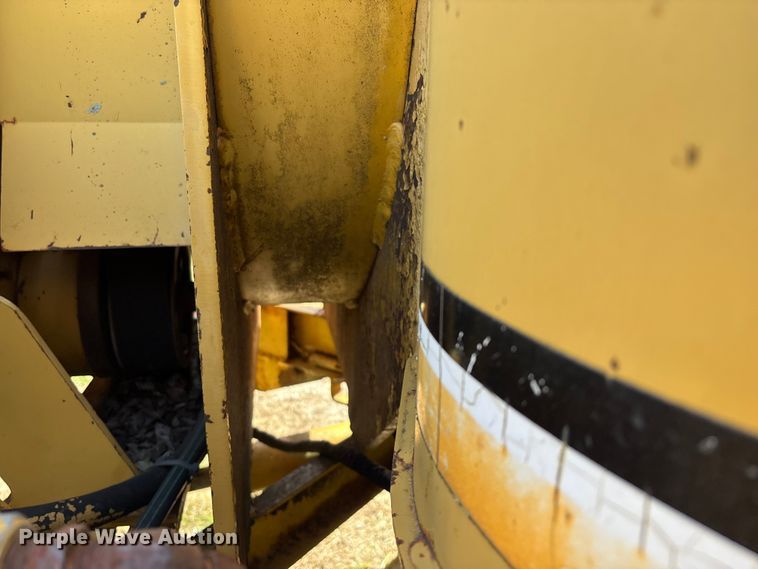 image for item EO4069 Vermeer 1250 wood chipper