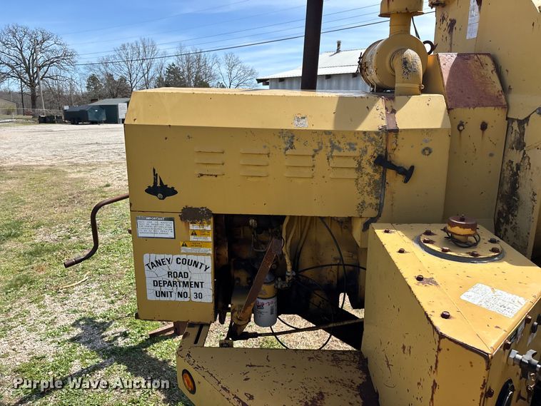 image for item EO4069 Vermeer 1250 wood chipper