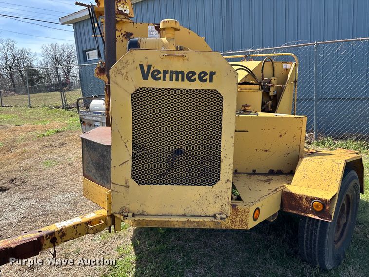 image for item EO4069 Vermeer 1250 wood chipper