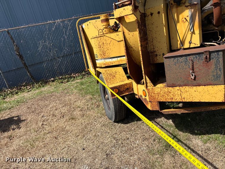 image for item EO4069 Vermeer 1250 wood chipper