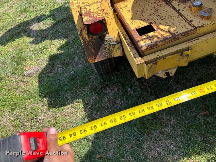 image for item EO4069 Vermeer 1250 wood chipper