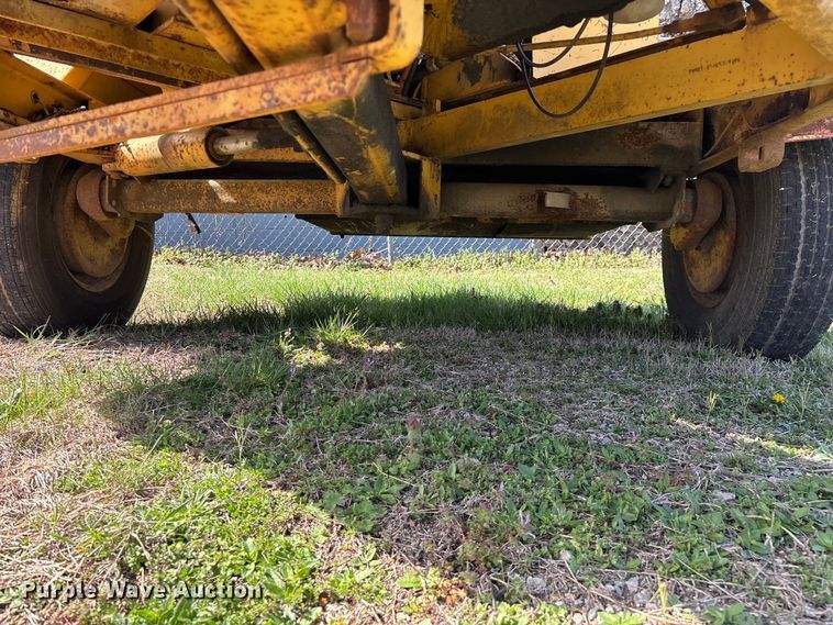 image for item EO4069 Vermeer 1250 wood chipper