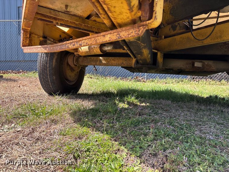 image for item EO4069 Vermeer 1250 wood chipper