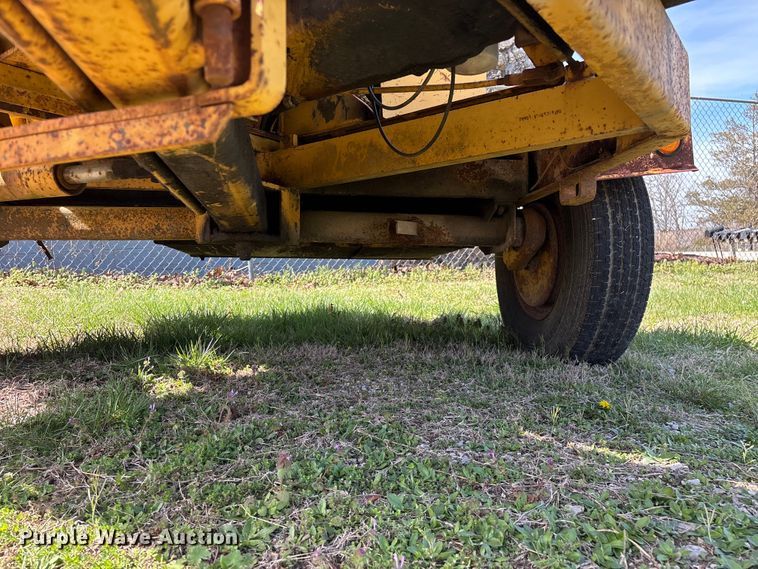 image for item EO4069 Vermeer 1250 wood chipper