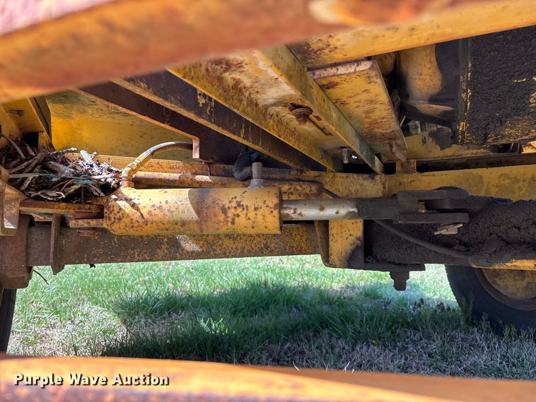 image for item EO4069 Vermeer 1250 wood chipper