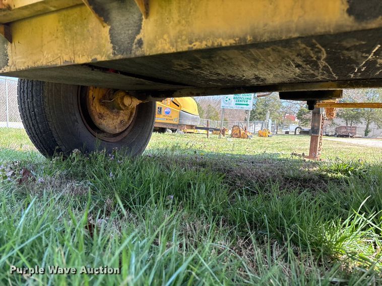 image for item EO4069 Vermeer 1250 wood chipper