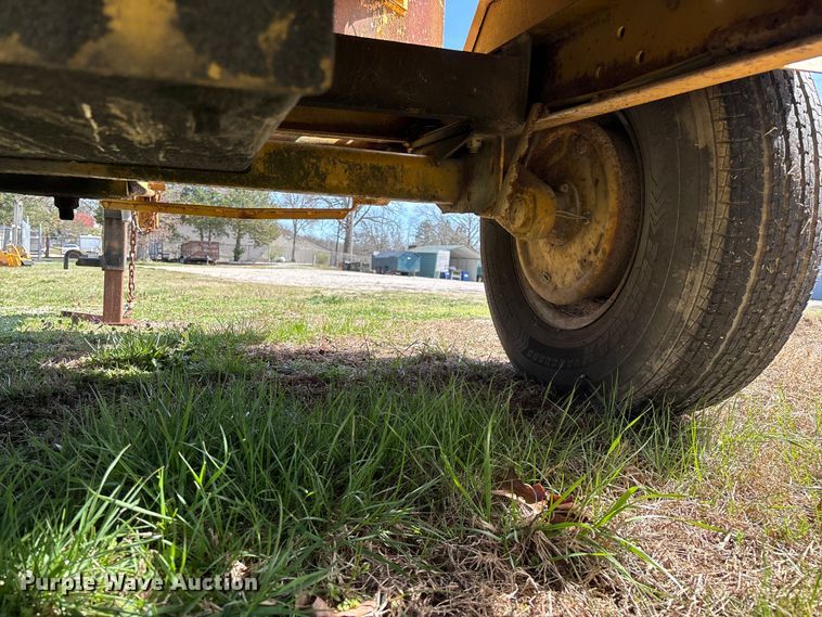 image for item EO4069 Vermeer 1250 wood chipper