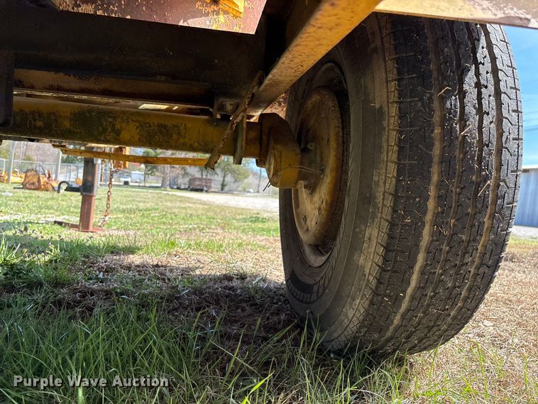 image for item EO4069 Vermeer 1250 wood chipper