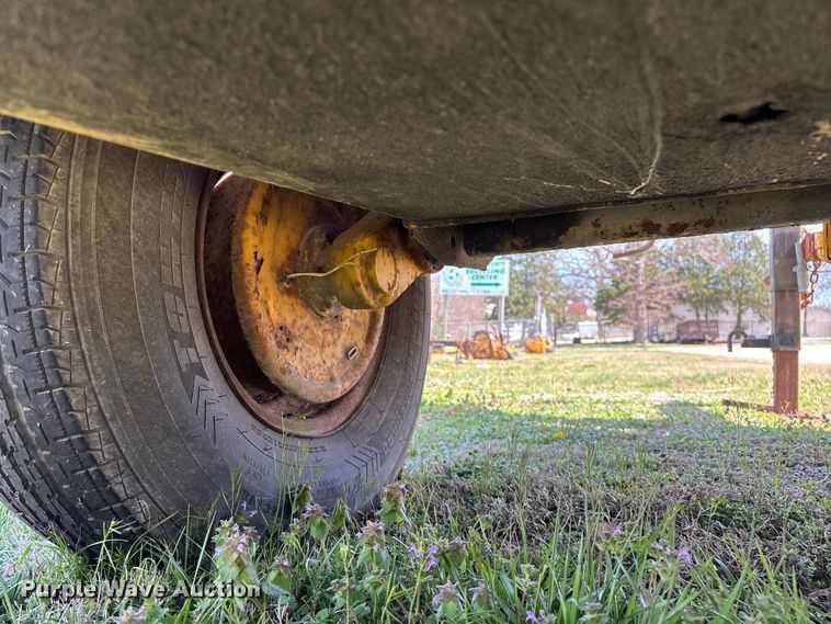 image for item EO4069 Vermeer 1250 wood chipper