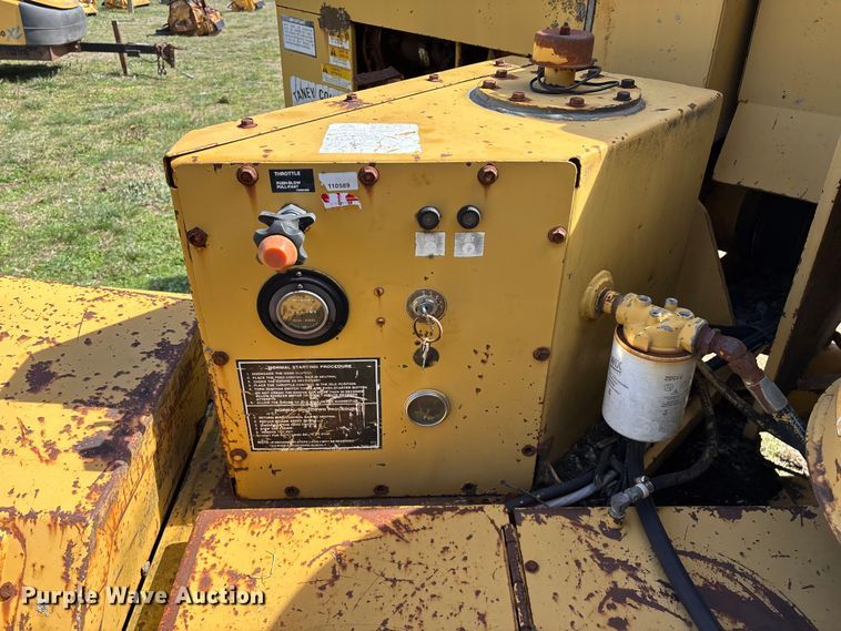 image for item EO4069 Vermeer 1250 wood chipper