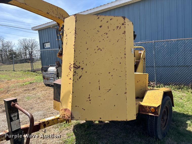 image for item EO4069 Vermeer 1250 wood chipper