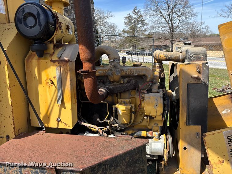 image for item EO4069 Vermeer 1250 wood chipper