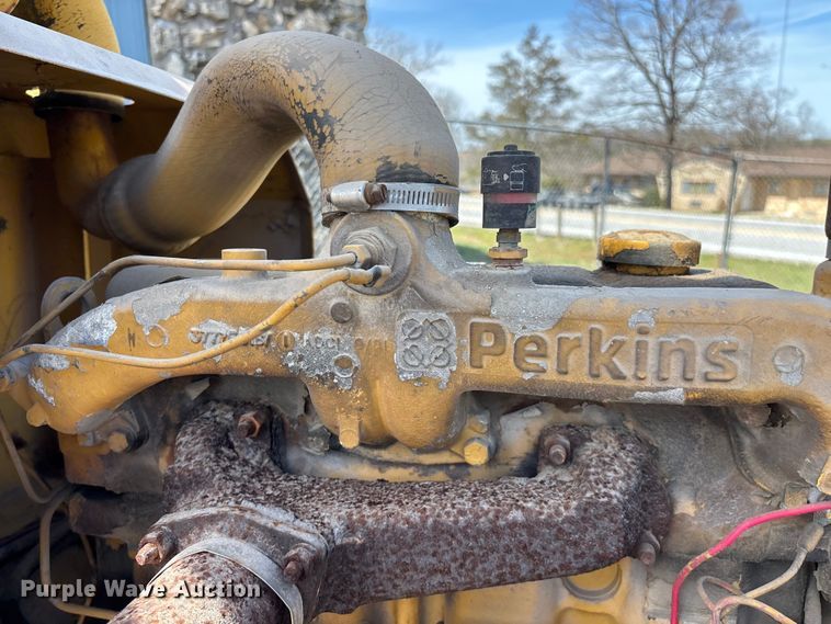 image for item EO4069 Vermeer 1250 wood chipper