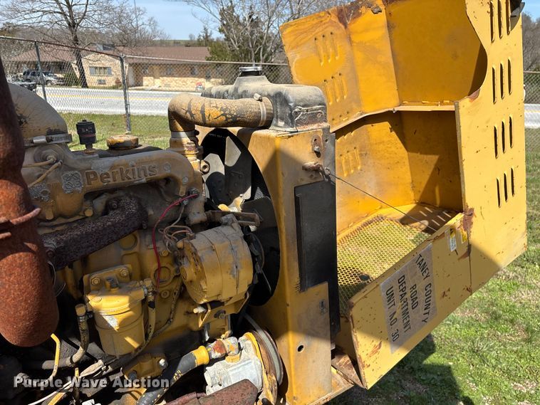 image for item EO4069 Vermeer 1250 wood chipper