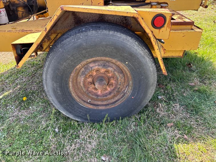 image for item EO4069 Vermeer 1250 wood chipper