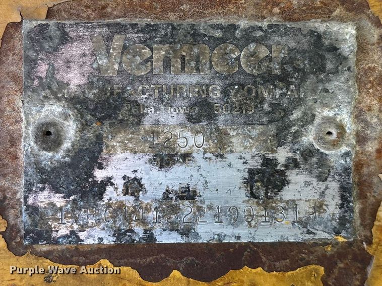 image for item EO4069 Vermeer 1250 wood chipper