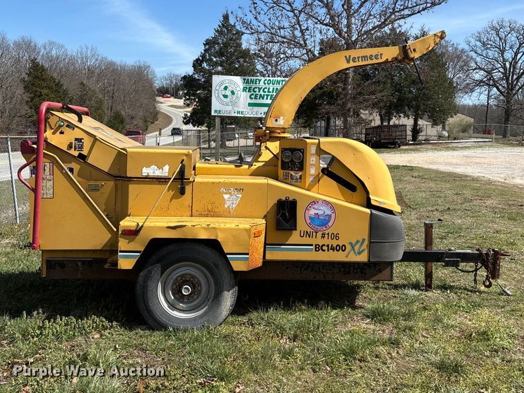 image for item EO4070 2004 Vermeer BC1400 XL wood chipper
