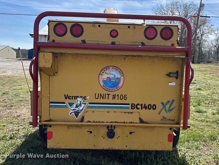 image for item EO4070 2004 Vermeer BC1400 XL wood chipper