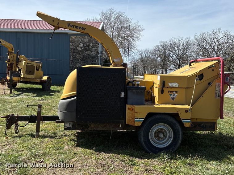 image for item EO4070 2004 Vermeer BC1400 XL wood chipper