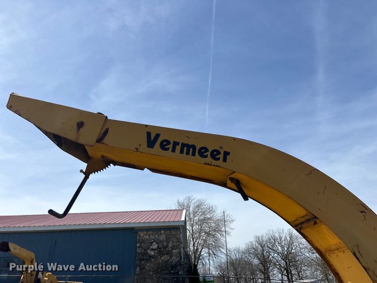 image for item EO4070 2004 Vermeer BC1400 XL wood chipper