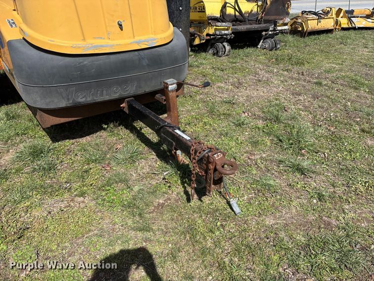 image for item EO4070 2004 Vermeer BC1400 XL wood chipper