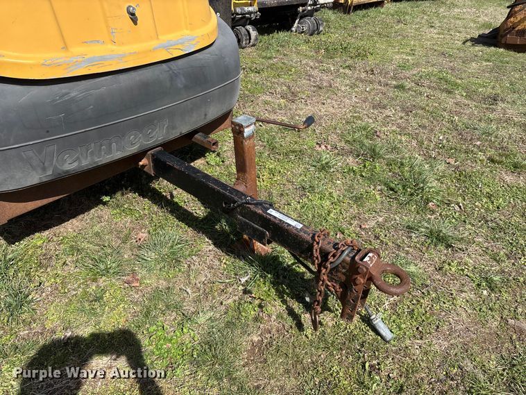 image for item EO4070 2004 Vermeer BC1400 XL wood chipper