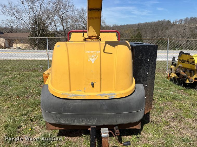 image for item EO4070 2004 Vermeer BC1400 XL wood chipper